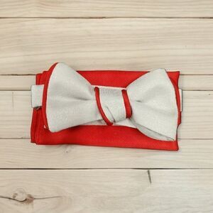 MEN'S LARR BRIO BOW TIE AND POCKET SQUARE.